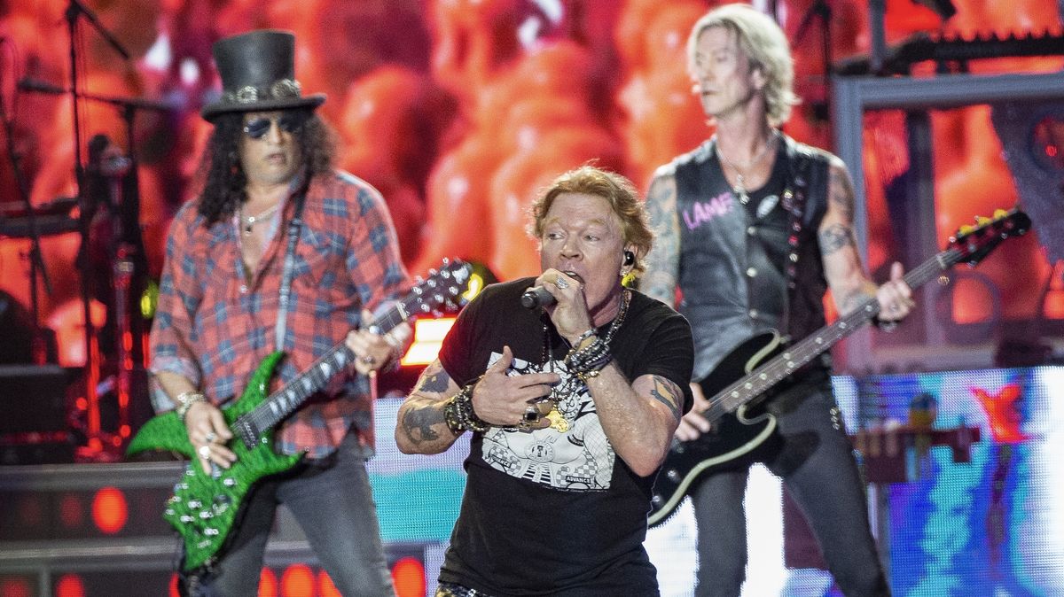 Guns N'Roses na Glastonbury zakončili koncert s Davem Grohlem